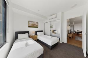 Modern 2-Bed Apartment with Private Balcony
