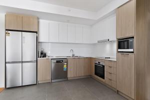 Newly Built 3 Bed Apartment with Onsite Parking
