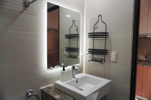 NEW! Spacious & Cozy Wifi 350Mbps Uptown BGC BackHome4