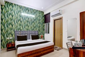 Townhouse Noida Sector 70 Formerly Palm Paradise