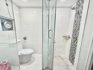 High floor Seaview 2BR Loft Maritime Suites Goerge Town Karpal Singh
