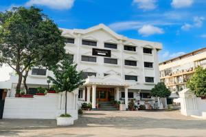 Super Townhouse Subhash Nagar Formerly Royal Palazzo