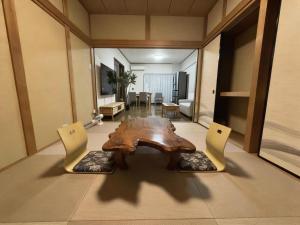 逸居 花園町 最大10人 無料駐車場1台 地下鉄花園町駅徒歩6分 心斎橋なんば日本橋5分