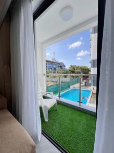 Sharz Cozy Stay - Pool View - Orchid, Westlands