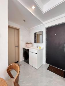 Sharz Cozy Stay - Pool View - Orchid, Westlands