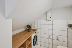 Design Apartment Altstadt 100 qm I 6 Gäste I Parkplatz & 85" Smart-TV