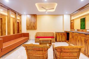 Super Townhouse Oak Dhanbad Near SSLNT College Formerly Kapson