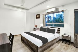 Super Townhouse Hatigaon Near Medicity Formerly Hotel Grand Majesty