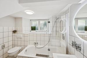 Design Apartment Altstadt 100 qm I 6 Gäste I Parkplatz & 85" Smart-TV