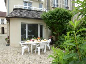 Nice holiday apartment 20 m from the beach, Arromanches-les-Bains