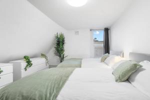 Lovely 3 Bed Townhouse in Barons Court