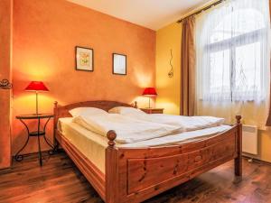 104 - Balatonszárszón 3 hálószobás luxus nyaraló saját vízparttal kiadó