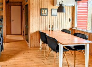 Red Wooden House With Spa Near Knudeklinterne