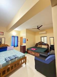 KV Thangakala Lodge & Residency