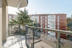 GuestHost - Spacious Balcony Apartment X6