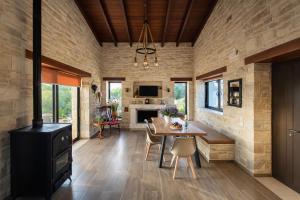 OLIVE LAND - ΓΗ ΤΗΣ ΕΛΙΑΣ STONE VILLA.