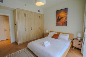 Modern Dessert Atelier 3 Mins walk to circle mall JVC Brand new Pool Views