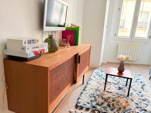 Heart Marais Studio by Melvane