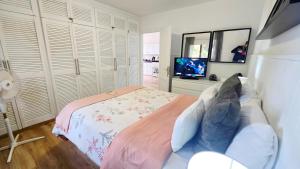 Terraza, céntrico pueblo + aparcamiento cerca