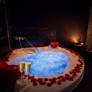 Love room avec balnéo et ambiance romantique