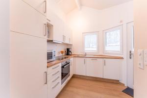 4 Personen ebenerdiges, barrierefreies Ferienhaus in erster Reihe zum See in Otterndorf