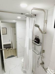ChaoYen Hideaway Self Check-in Private Apartment with City View - 5 min BTS