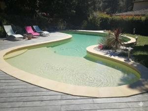 Grand studio 30 m2 dans villa proche de Valbonne