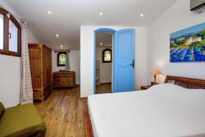 Luxury Six-Fours villa with Pool and Jacuzzi