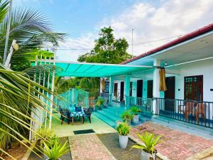 NMK Trinco Holiday Inn