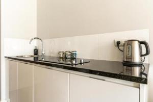 Urban Chic - One Bedroom Apartment - Luxury Warsaw Stays&Wronia118