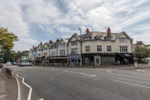 Casa Esperanza - Stylish home with sunny rear garden