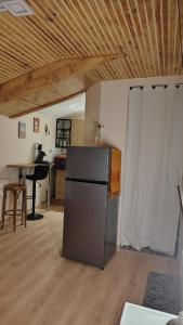 Studio indépendant entièrement équipé