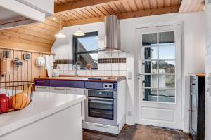 Holiday Home With Sea View, Close To The Center Of Klitmøller