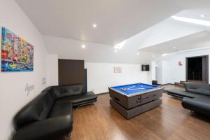 Woodside Barn Sleeps 14 with Hot Tub