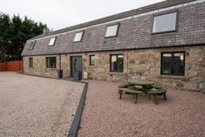 Woodside Barn Sleeps 14 with Hot Tub