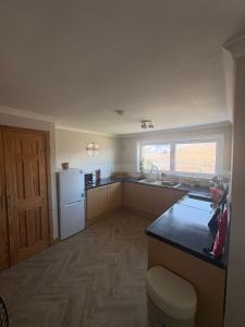 3 Bedroom Apartment - Loch Linnhe Views - Modern & Chilled Highland Stay