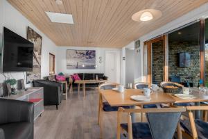 Lovely Holiday Home With Wilderness Bath And A View Of The Fjord