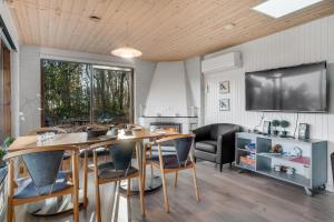 Lovely Holiday Home With Wilderness Bath And A View Of The Fjord