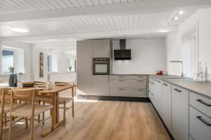 Luxury House With Outdoor Hot Tub And Activity Room, And Unique View Of Thy National Park