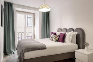 Duque Central Stay Walk to Rossio & Chiado