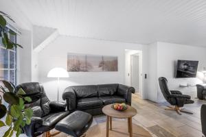 Lovely Pool House With Jumping Cushion And Activity Room