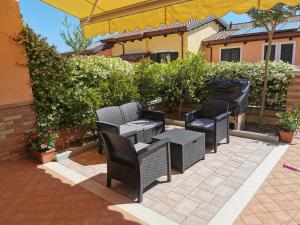 "Appartamento Il Gelsomino", vista panoramica, piscina idro, aria condizionata, parcheggio privato, patio esterno con barbecue