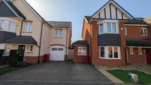 Lovely Self Contained Studio Near Airport