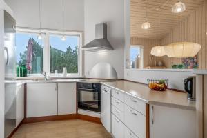 Lovely Holiday Home With Sauna, Located 200 Meters From The North Sea In Klitmøller