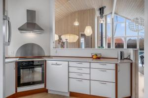 Lovely Holiday Home With Sauna, Located 200 Meters From The North Sea In Klitmøller