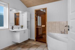 Lovely Holiday Home With Sauna, Located 200 Meters From The North Sea In Klitmøller