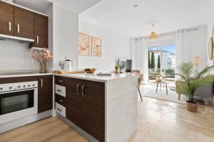 Small Oasis - 3BR Apt in Manilva with Shared Pool