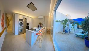 2BR Patio & Pool Las Arenas Beach