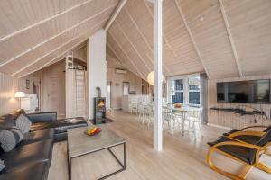 Fantastically Located Holiday Home With Billiards And Wellness Area