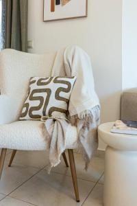 3 Bedroom Spacious & Modern Apartment with Patio